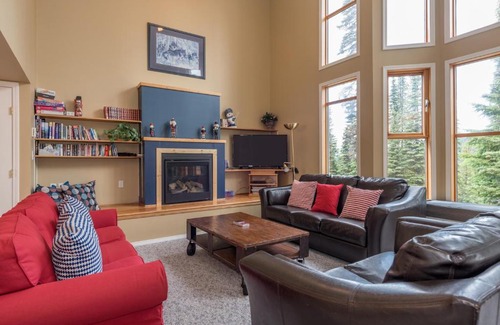 Silver Star Mountain House | Timberwolf Chalet