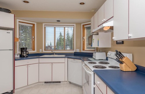 Silver Star Mountain House | Timberwolf Chalet