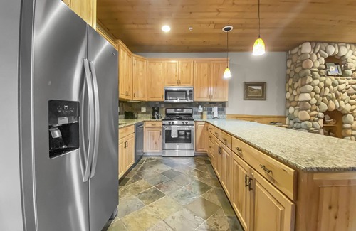 Park City Condo | Timberwolf Retreat Park City Getaway-Community Hot Tub! Near the Canyons Resort!