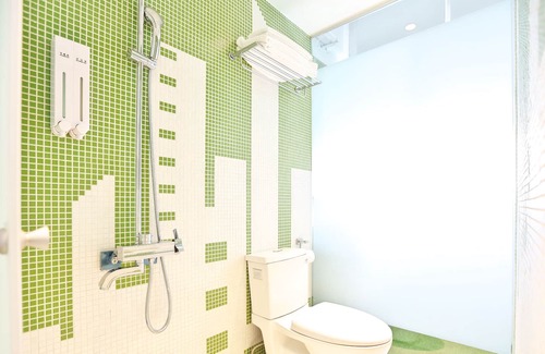 West District Hotel | Time Flyer Hotel