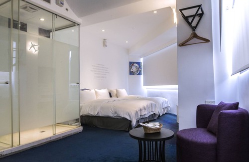 West District Hotel | Time Flyer Hotel