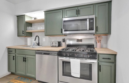 Evansville House | Timeless Charmer with Modern Style