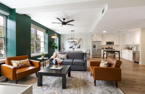 Central Business District Hotel | Timeless Elegance: 4BR Luxury Condo in New Orleans