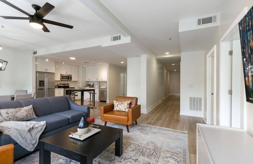 Central Business District Hotel | Timeless Elegance: 4BR Luxury Condo in New Orleans