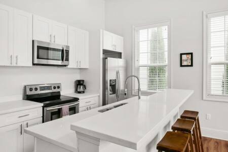 Saint Thomas Development Apartment | Timeless Elegance Historic NOLA Haven 2BD