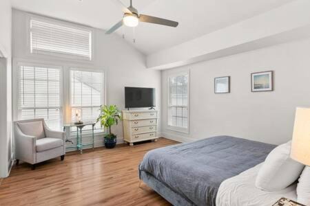 Saint Thomas Development Apartment | Timeless Elegance Historic NOLA Haven 2BD