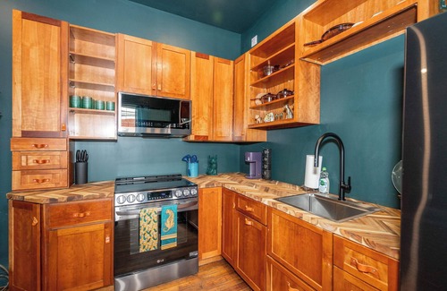 Blanchester Apartment | Timeless on Main 2 – For 2