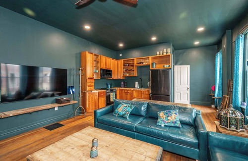 Blanchester Apartment | Timeless on Main 2 – For 2