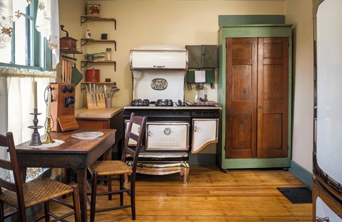 Noblesville House | Timeless on Tenth - Historic Downtown Noblesville