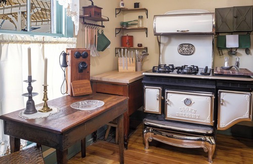 Noblesville House | Timeless on Tenth - Historic Downtown Noblesville