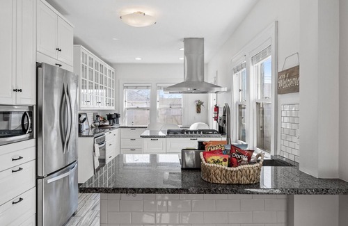 Bancroft House | Timeless Tudor I Cozy & Stylish