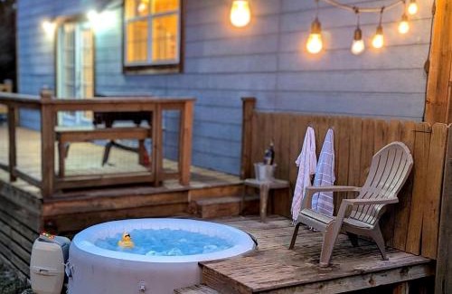 Pipe Creek House | Tiny House with Amazing Views and Private Hiking Trails in Hill Country, Texas