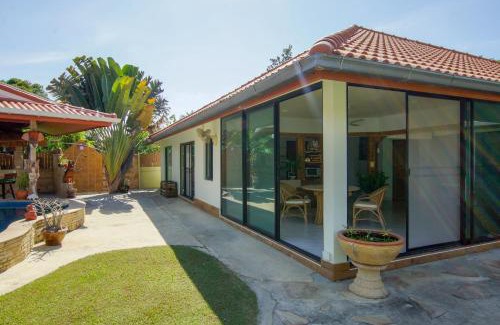 Rayong House | Tina's Living Paradise - Guesthouses with private pool