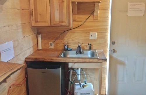 Fancy Gap Cabin | Tiny cabin with access to pond,hot freshwaterAC right off the Blue ridgeparkway