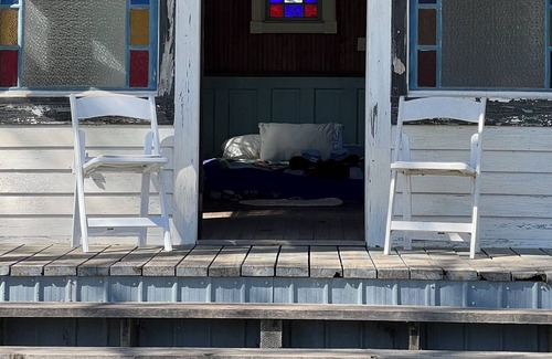 Garfield Cabin | Tiny Chapel Glamping 20 Minutes from ATX, 10 Minutes from COTA.