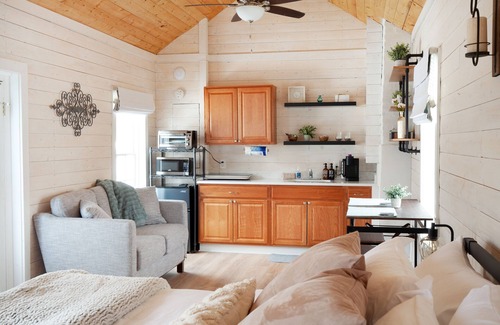 Blue Ridge Cottage | Tiny Cottage in a 1700s Historic Quaker Farm in Virginia Wine Country-Farm Stay