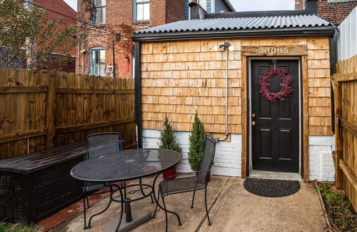 Gravois Park Apartment | Tiny Cozy Cottage in a Big City Park Free