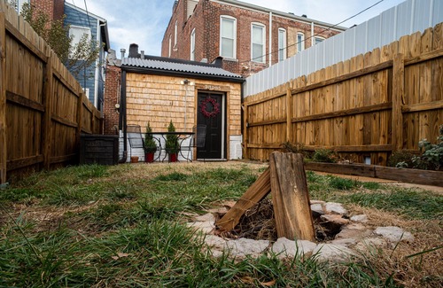 Gravois Park Apartment | Tiny Cozy Cottage in a Big City Park Free