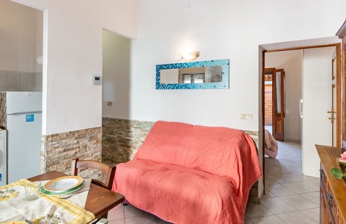 Cascina Apartment | Tiny Green Home with Jacuzzi, Parking and Barbecue