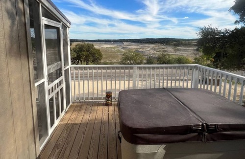 Lakehills Cabin | Tiny Home at Medina Lake (w/Hot Tub & Pool)