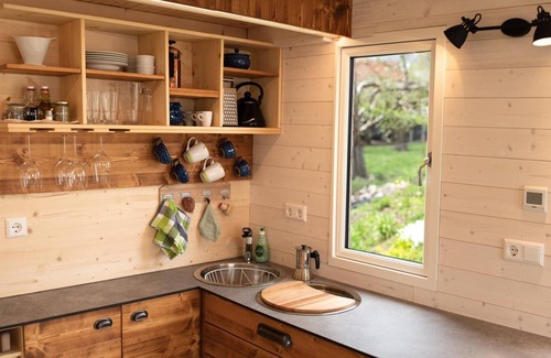 Bad Urach House | Tiny Home 'Friedlinde' with Shared Terrace, Shared Garden and Wi-Fi