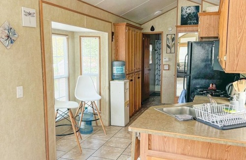 Lindell Beach Cabin | Tiny Home in Holiday Resort 2 min drive to Lindell beach