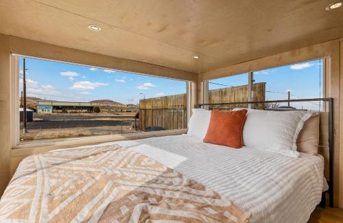 Flagstaff House | Tiny home near Grand Canyon sleeps 5, epic views!