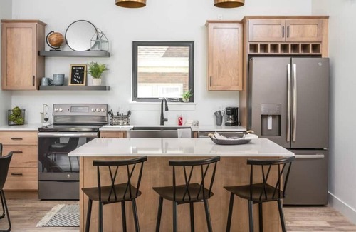 Cedar Falls House | Tiny Home On College Hill!