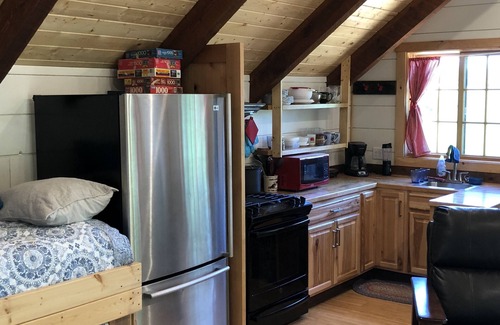 Siren House | Tiny Home on Snowshoe Creek & Little Wood Lake (RV parking with power)