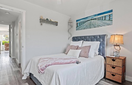 Vernon House | Tiny home · Swan Lake Tiny Home - Pool, Hot Tub & Lake access