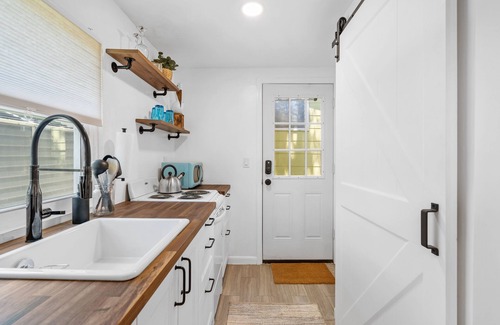 Gulfport Apartment | Tiny Home with Private Yard and Pet Friendly