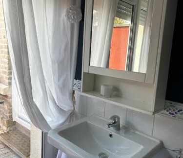 La Celle-sous-Gouzon Ski Chalet | Tiny house au fond du jardin