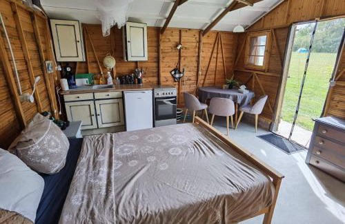 Champsac House | Tiny house-chalet à l'étang