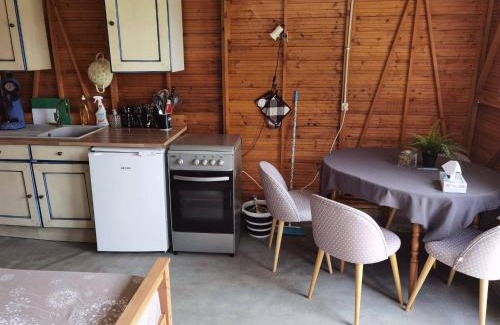 Champsac House | Tiny house-chalet à l'étang