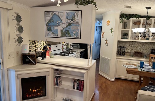 Lakeport House | Tiny House Getaway Near Lake O