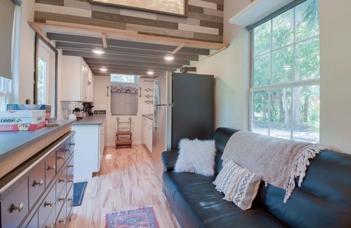 Sanford House | Tiny House in Sanford, FL - 3 beds: 45 mins to Disneyworld