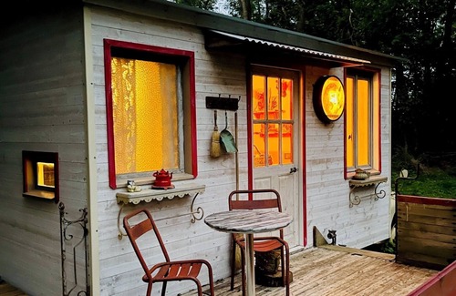 Ciel House | Tiny house in the forest: Camionettli Enchantee for relaxing moments in nature!