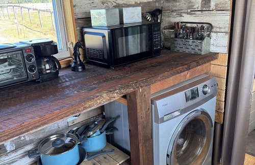 Social Circle Cabin | Tiny house on 50+ acre farm. Easy drive to Covington square and more!