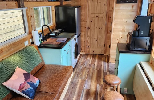 Bentonville Cabin | Tiny house on Ohio River cozy, relaxing, peaceful, fishing, kayaking, w/hot tub