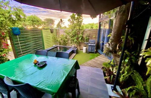 Punaauia House | Tiny house under a tree by Vaiava beach