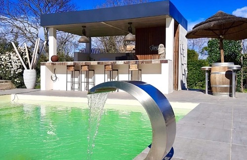 Montaud Ski Chalet | Tiny house with private Jacuzzi overlooking the pool