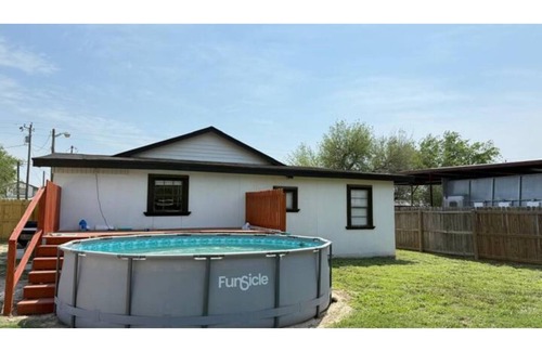 Edinburg House | Tiny Party House/Above Ground Pool/Backyard Fun!