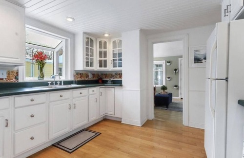 Delavan Lake Cottage | Tiny Red House near Lake Delavan