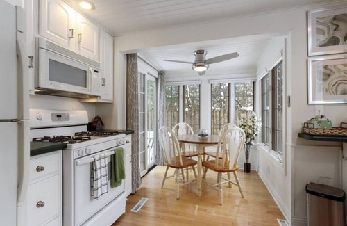 Delavan Lake Cottage | Tiny Red House near Lake Delavan