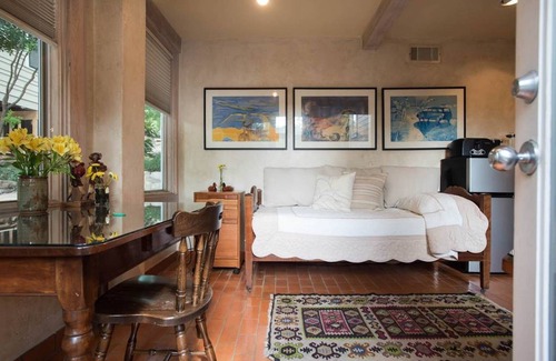 Clarksville Apartment | Tiny Tasteful 1