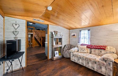 Hico House | Tiny Town Rustlers D D Cabin Animals Fire Pit by Vacation Your Way