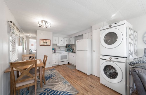 Iona House | Tiny Treasure
