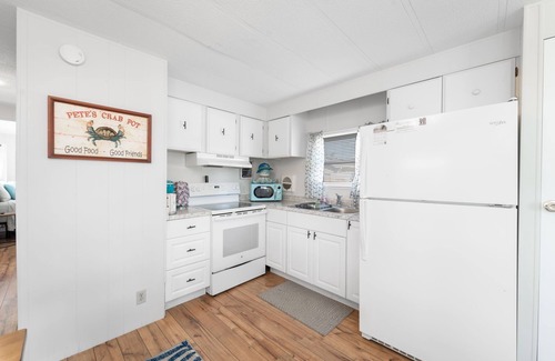 Iona House | Tiny Treasure