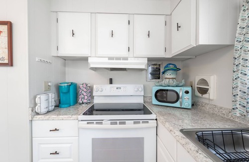 Iona House | Tiny Treasure
