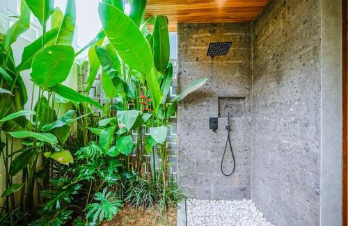 Beraban Villa | Tiny Villa Nyanyi - 2 BR Stylish Villa Private Pool 5 mins from Beach